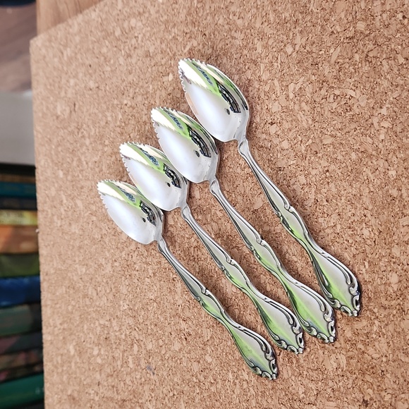 Community 4 grapefruit spoons - Picture 1 of 4